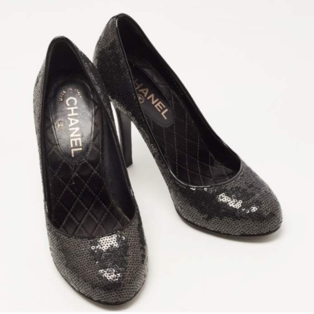 CHANEL Black Sequin Sparkle CC Pumps | 38 - Picture 2 of 10